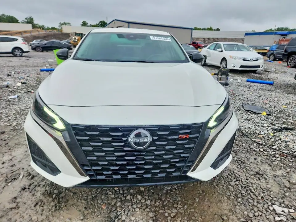 2024 NISSAN ALTIMA SR  
