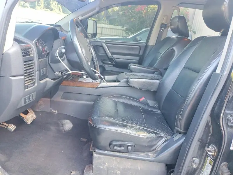 2010 NISSAN TITAN SE  