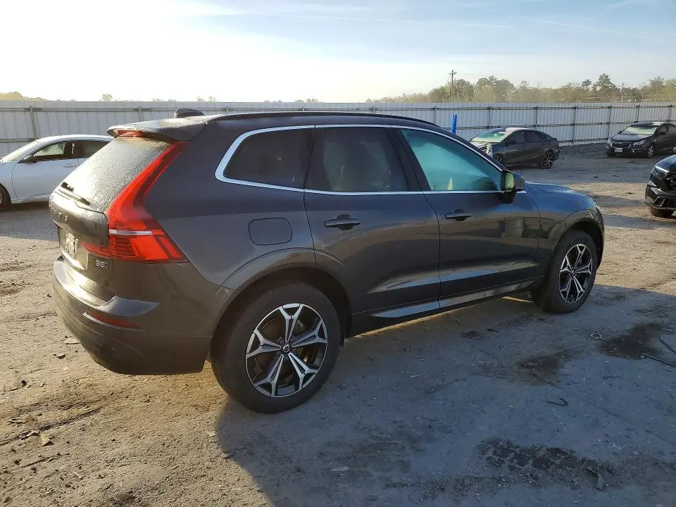 2022 VOLVO XC60 B5 MOMENTUM  