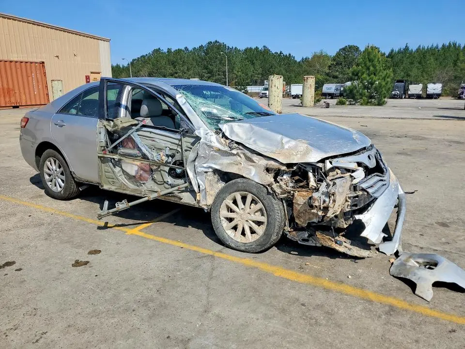 2011 TOYOTA CAMRY XLE  