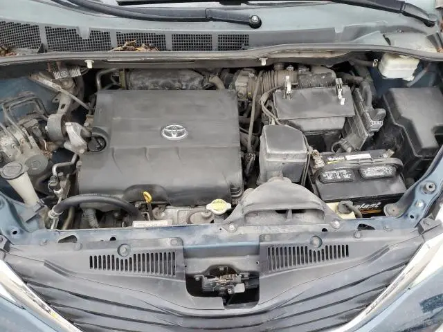 2012 TOYOTA SIENNA LE