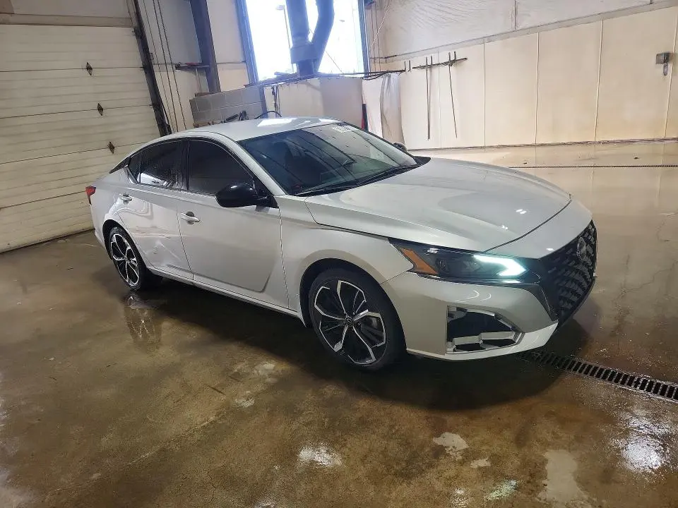 2024 NISSAN ALTIMA SR  
