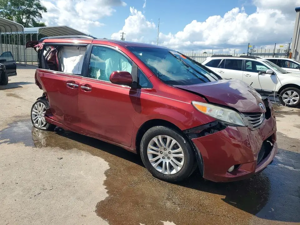 2017 TOYOTA SIENNA XLE PREMIUM 8-PASSENGER  