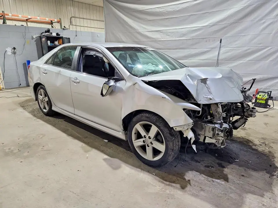 2013 TOYOTA CAMRY SE  