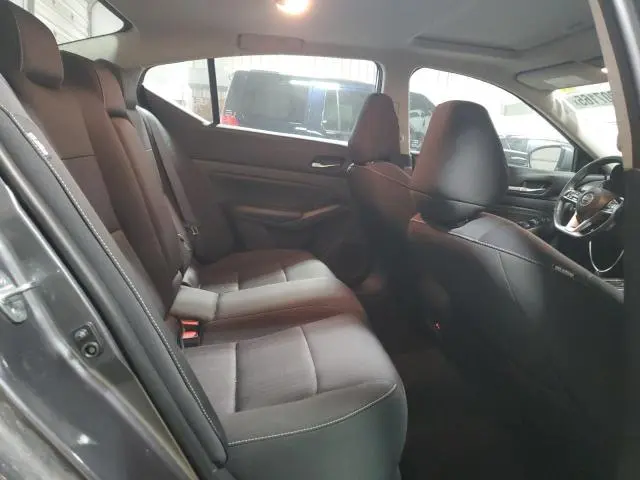 2022 NISSAN ALTIMA SV  