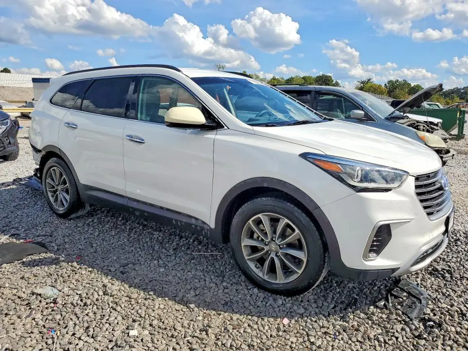 2018 HYUNDAI SANTA FE SE  