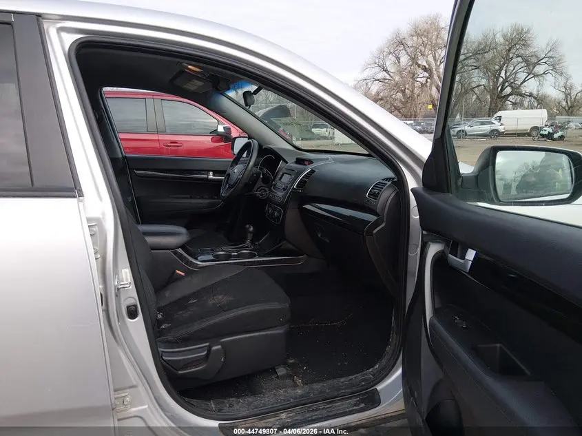 2015 KIA SORENTO LX