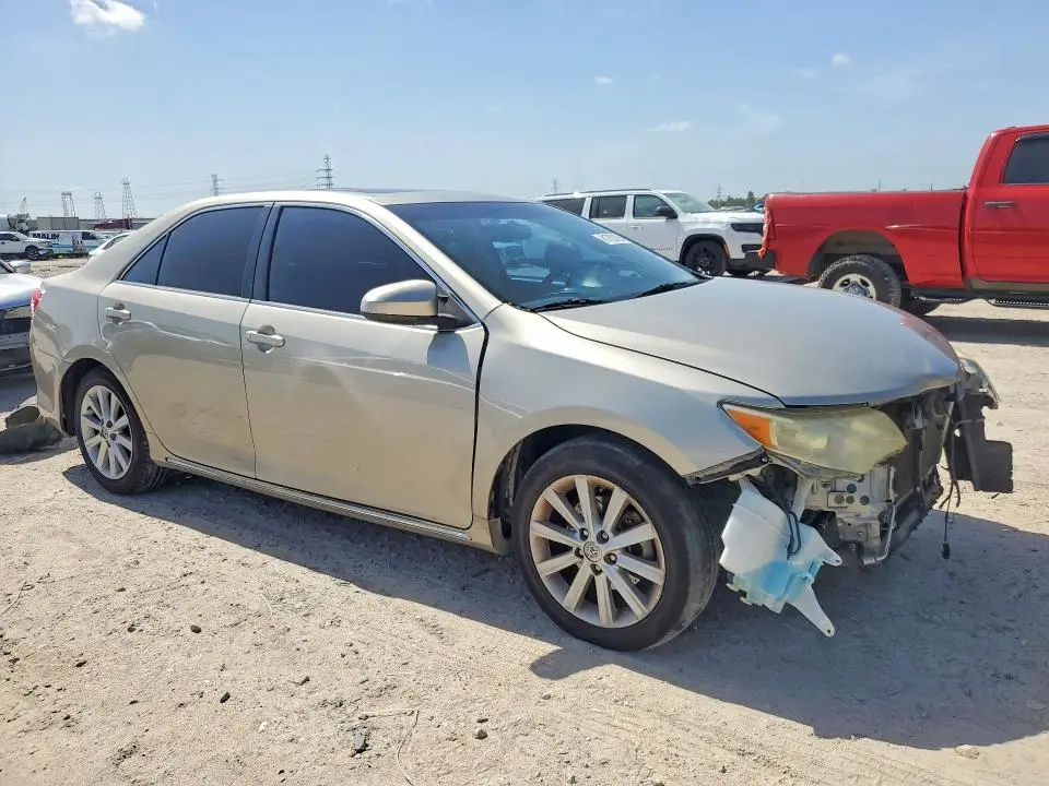 2013 TOYOTA CAMRY XLE  
