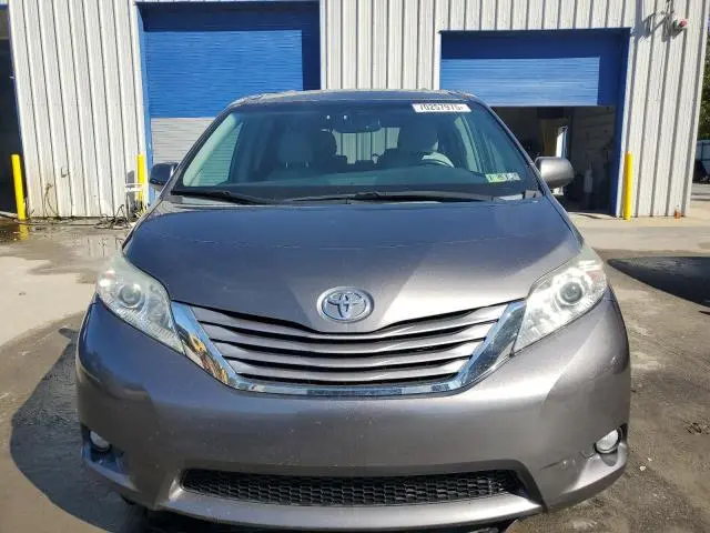 2015 TOYOTA SIENNA XLE  