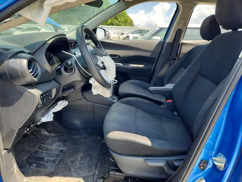 2023 NISSAN KICKS S  