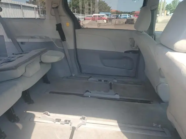 2012 TOYOTA SIENNA   