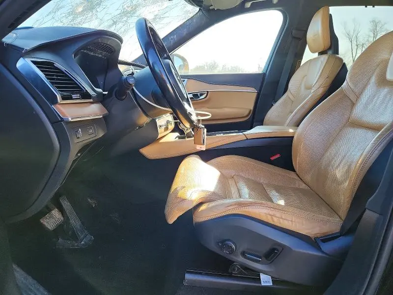 2016 VOLVO XC90 T6  