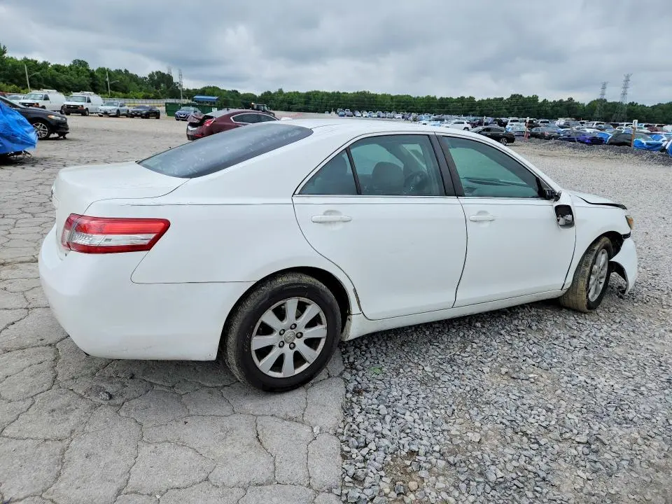 2011 TOYOTA CAMRY LE  