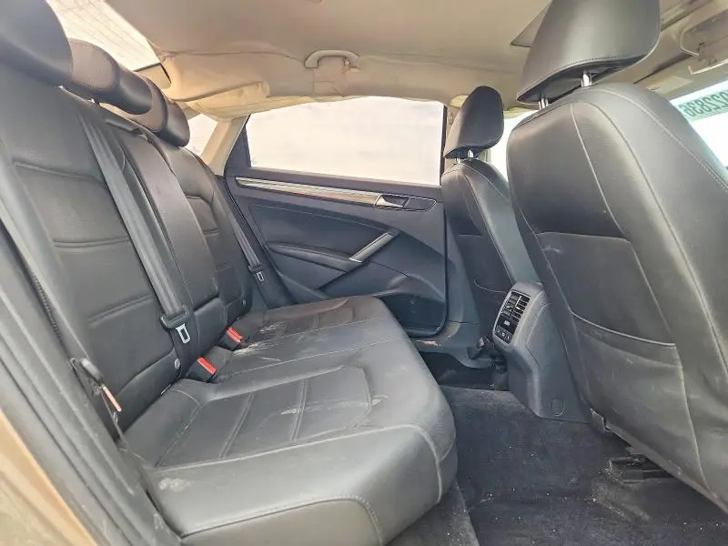 2018 VOLKSWAGEN PASSAT SE  