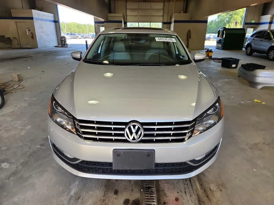 2013 VOLKSWAGEN PASSAT SEL  