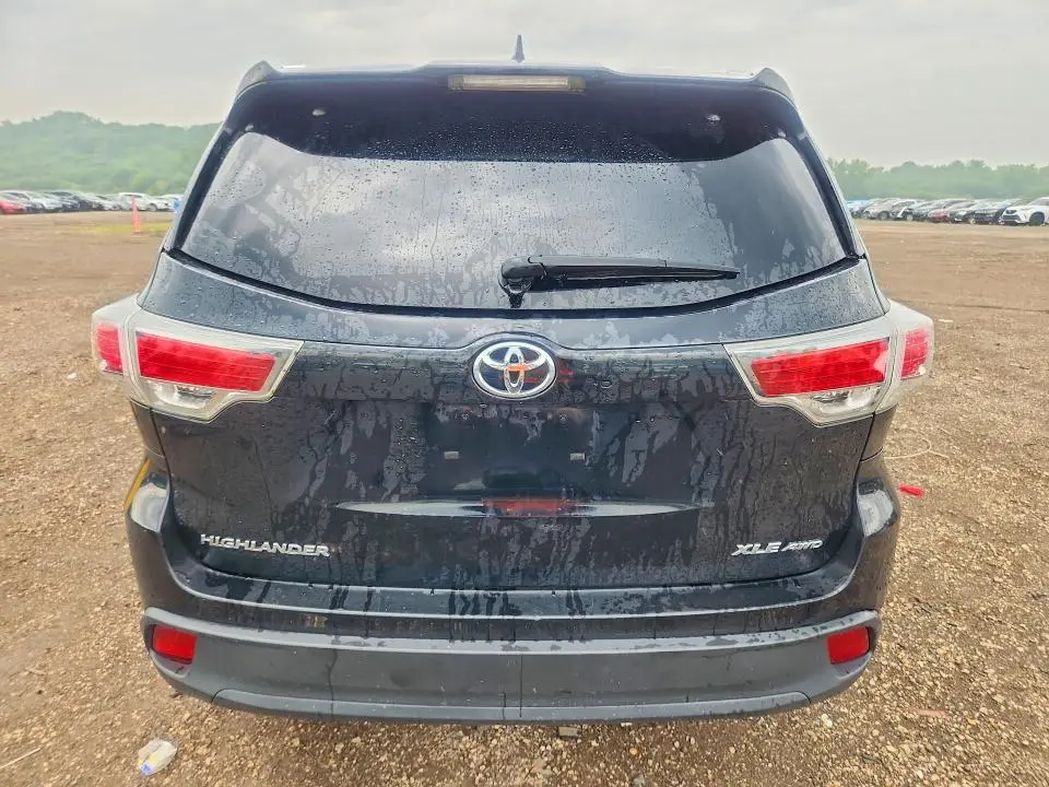 2015 TOYOTA HIGHLANDER XLE  