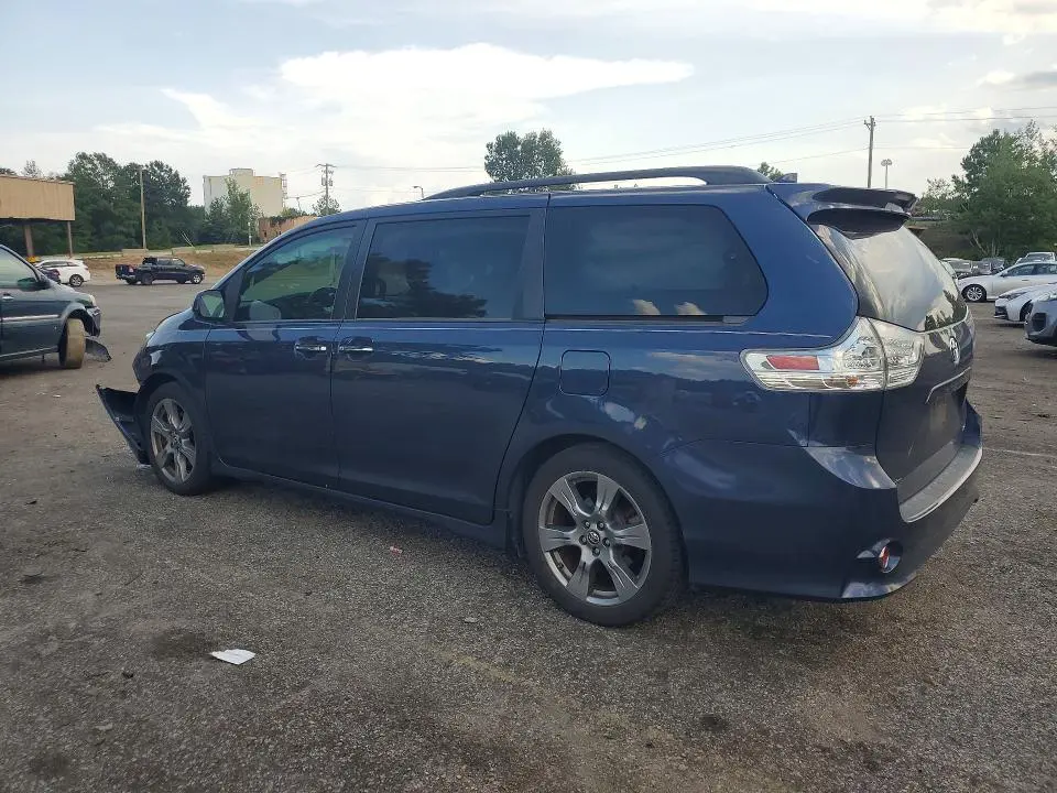 2018 TOYOTA SIENNA SE PREMIUM 8-PASSENGER  