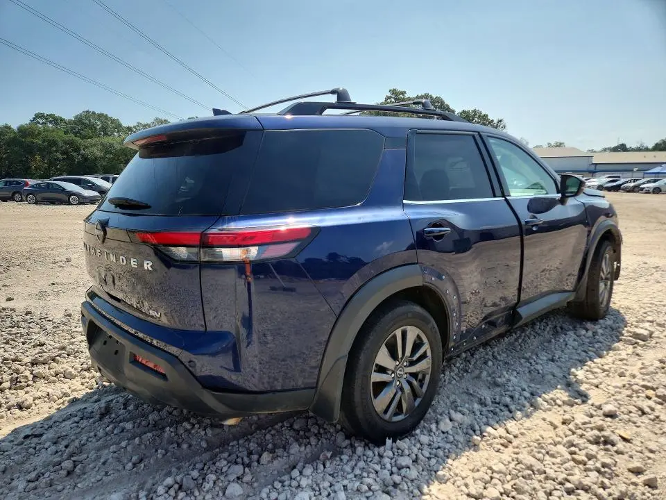 2022 NISSAN PATHFINDER SV  