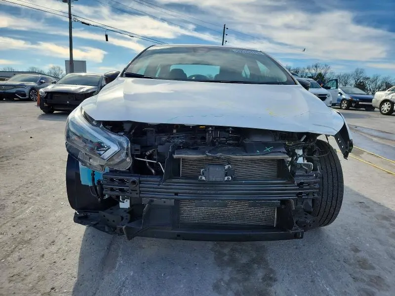 2024 NISSAN VERSA SR  