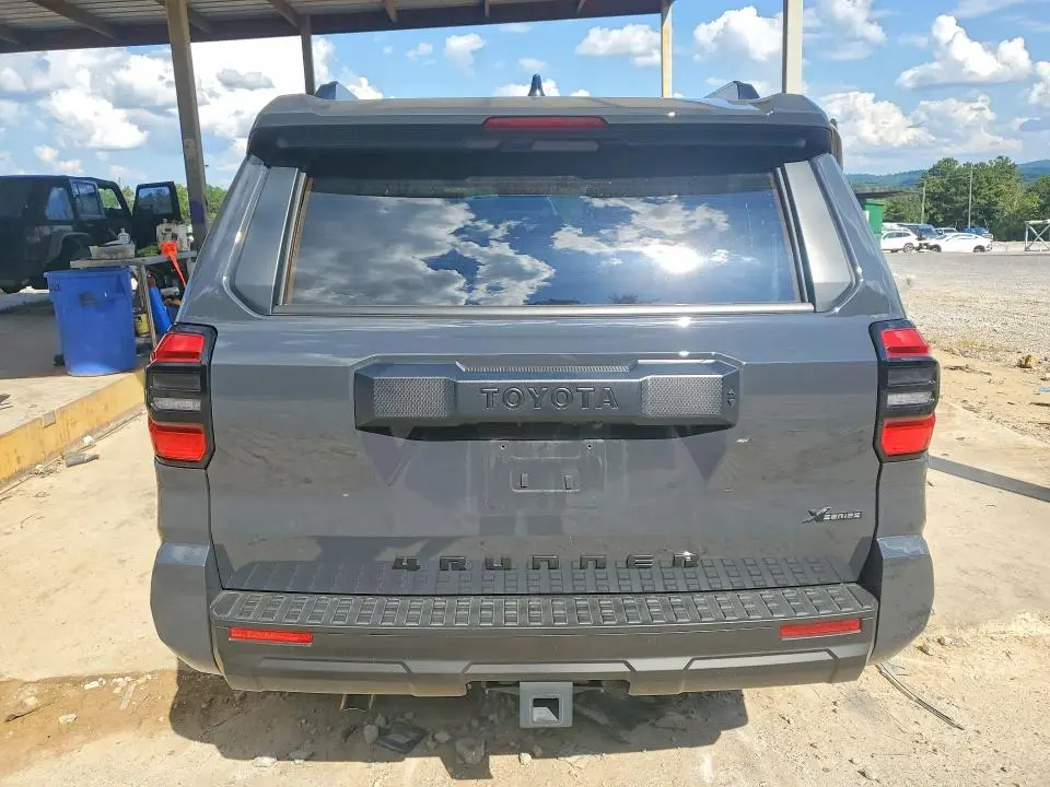 2026 TOYOTA 4RUNNER SR5  
