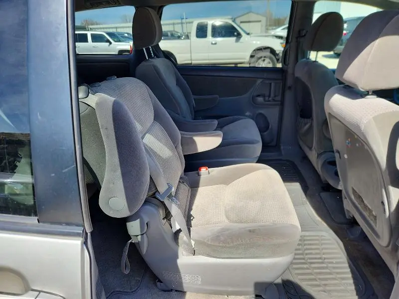 2010 TOYOTA SIENNA LE 7-PASSENGER  
