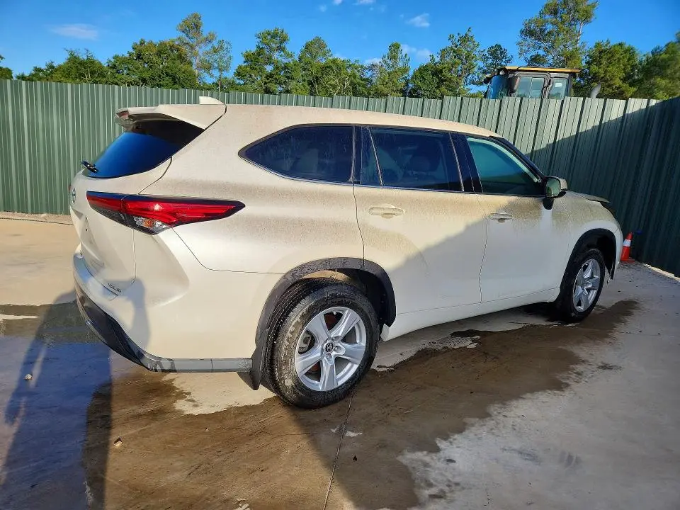 2021 TOYOTA HIGHLANDER LE  