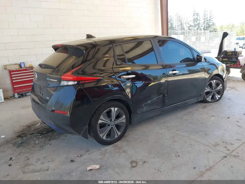 2022 NISSAN LEAF SV 40 KWH