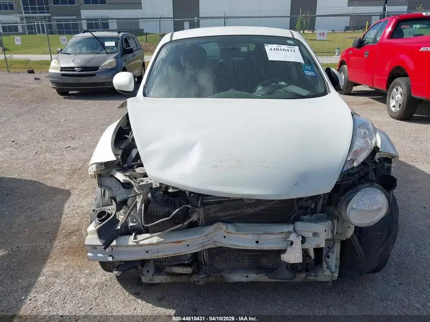 2013 NISSAN JUKE S