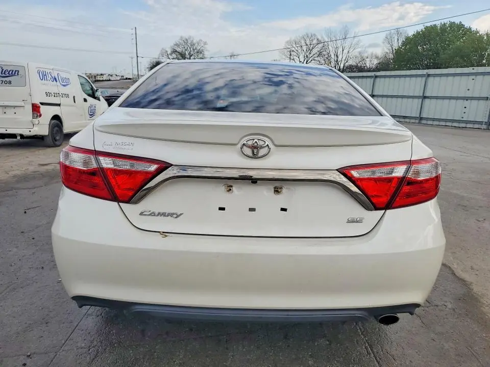 2015 TOYOTA CAMRY SE  