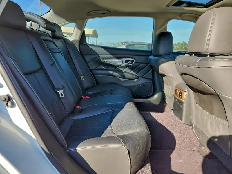 2016 INFINITI Q70L 3.7  