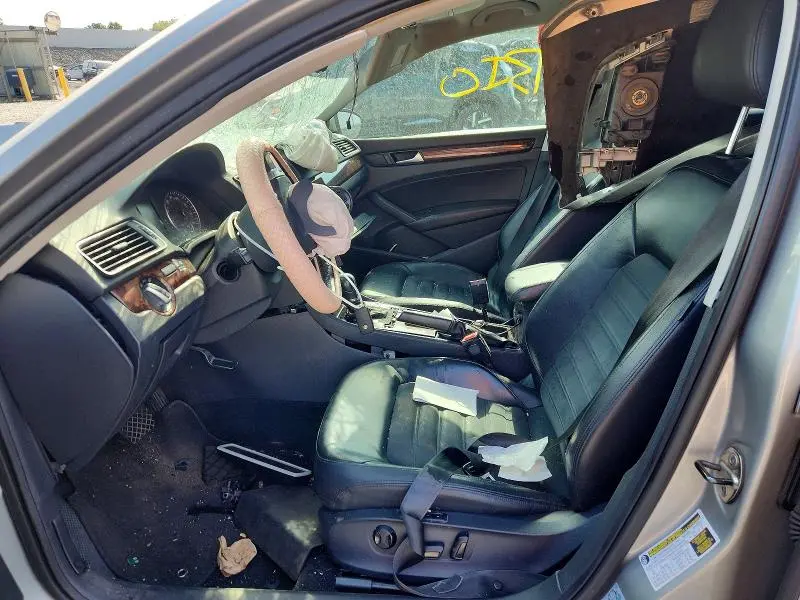 2012 VOLKSWAGEN PASSAT SEL  