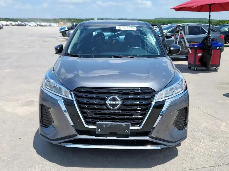 2022 NISSAN KICKS S  