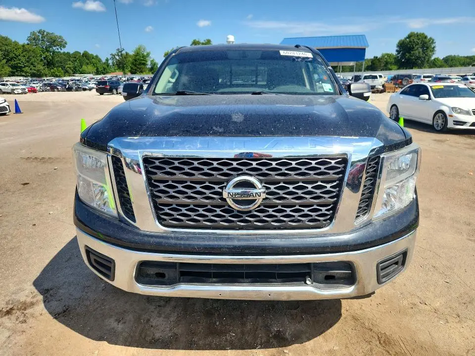 2017 NISS TITAN SV