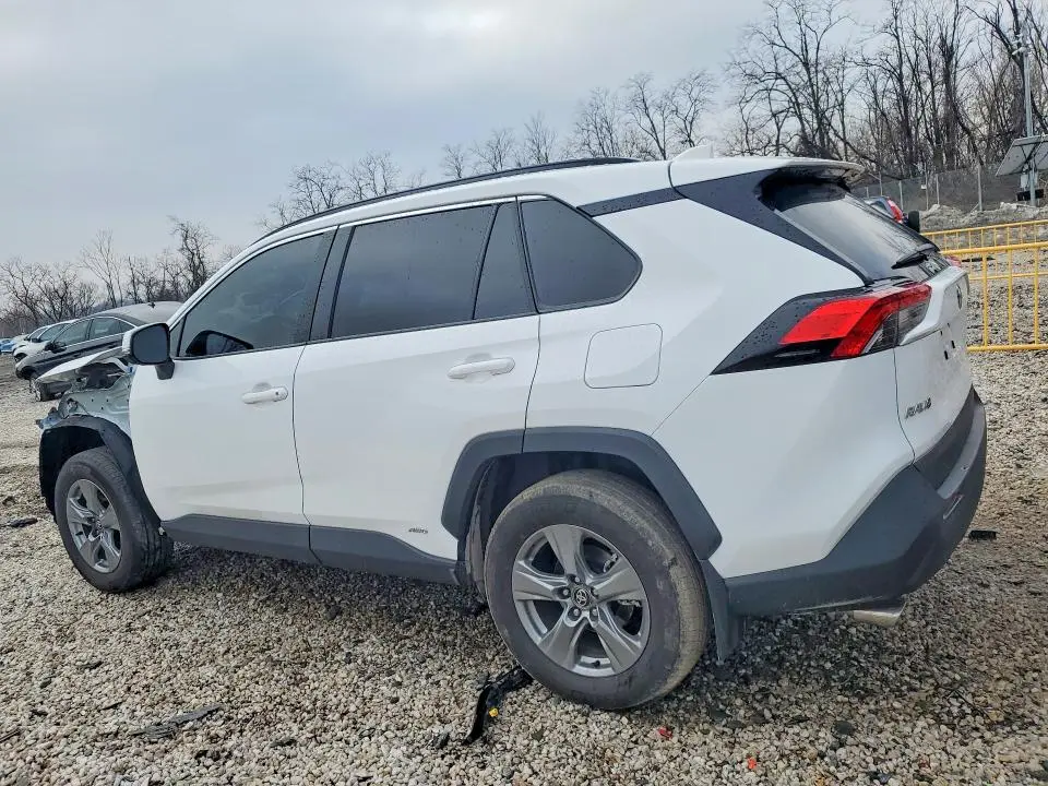 2025 TOYOTA RAV4 XLE  