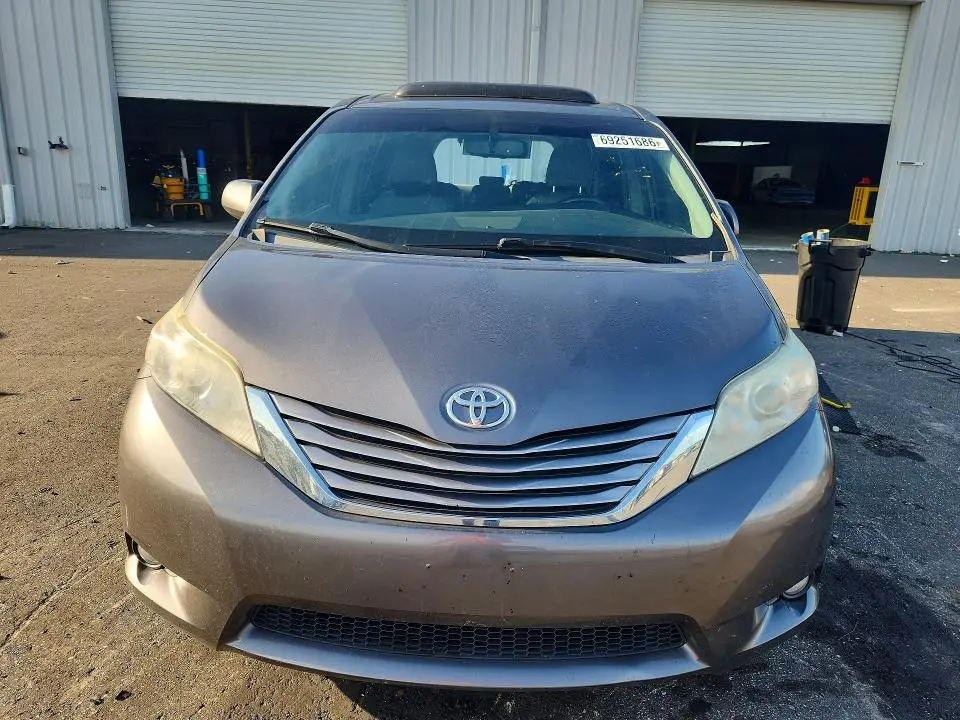 2017 TOYOTA SIENNA XLE 8-PASSENGER  
