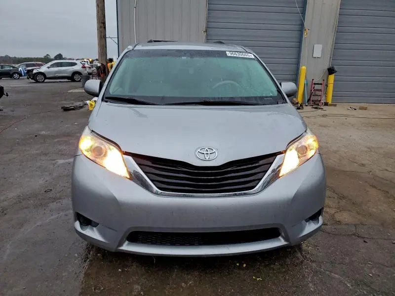 2014 TOYOTA SIENNA LE  