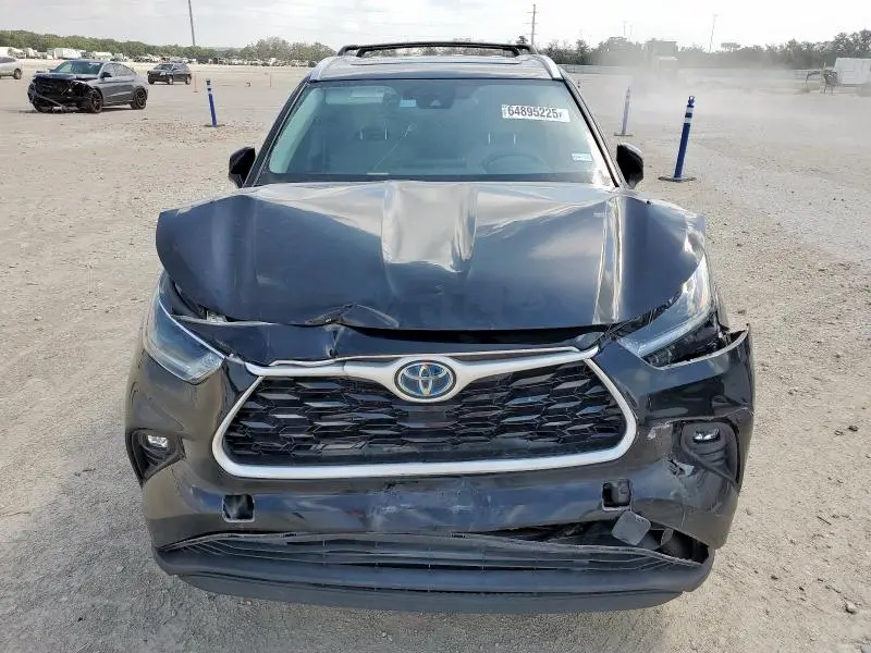 2021 TOYOTA HIGHLANDER HYBRID XLE  