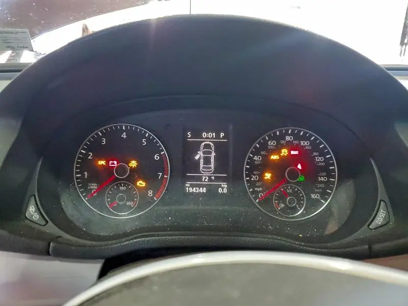 2013 VOLKSWAGEN PASSAT SE  