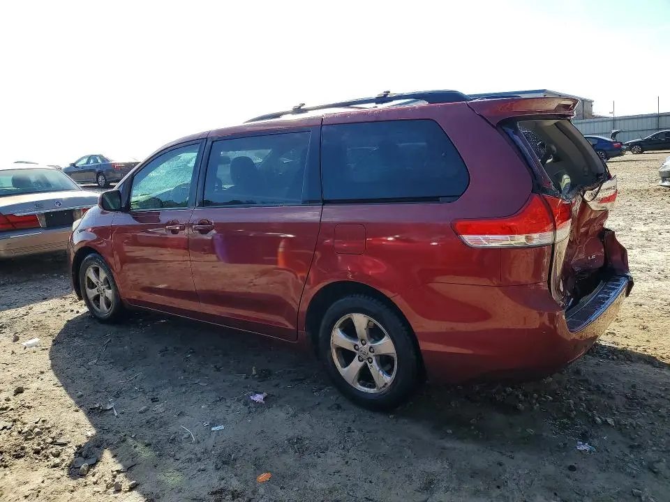 2011 TOYOTA SIENNA   