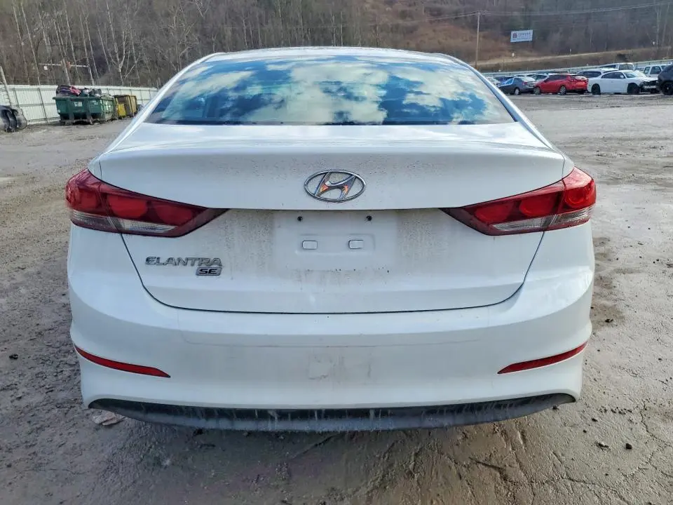 2018 HYUNDAI ELANTRA SE  