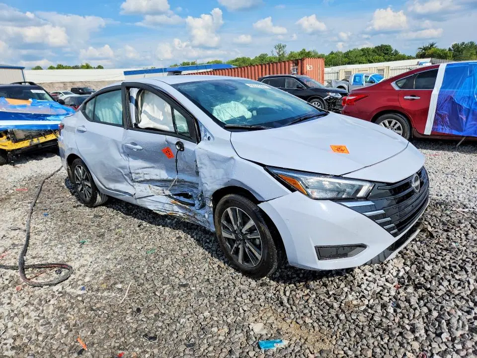 2025 NISSAN VERSA SV  