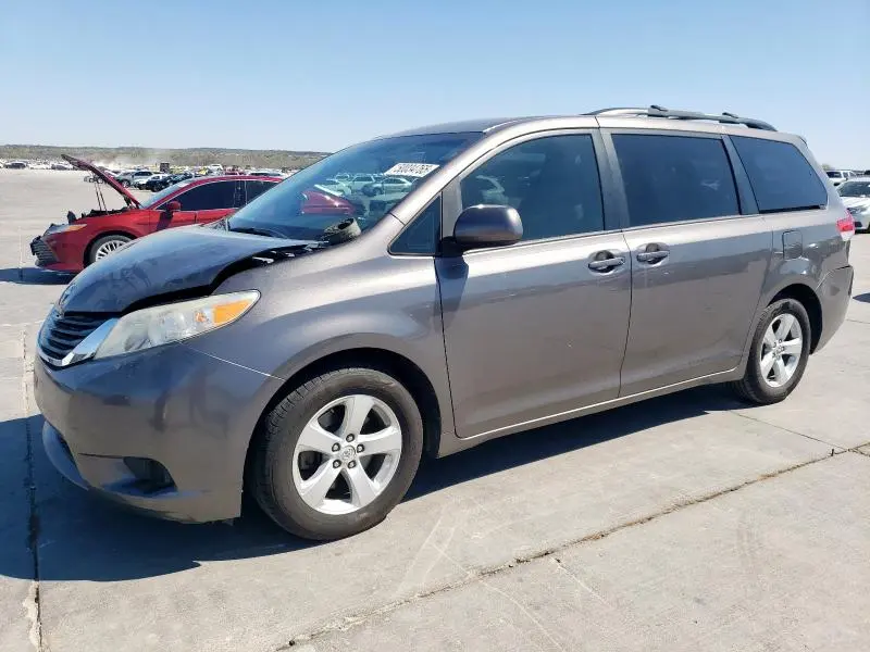 2014 TOYOTA SIENNA LE