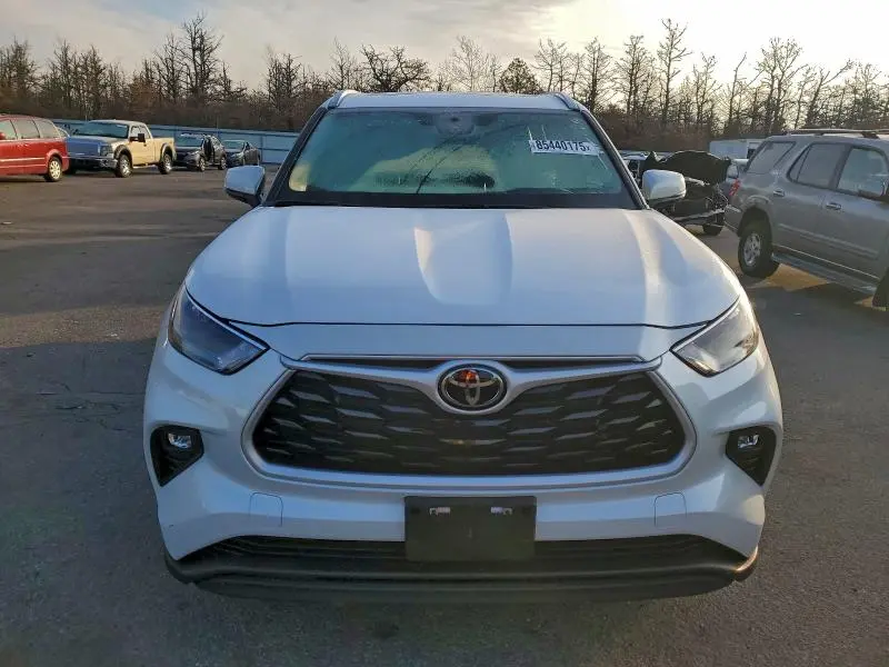 2024 TOYOTA HIGHLANDER LE  