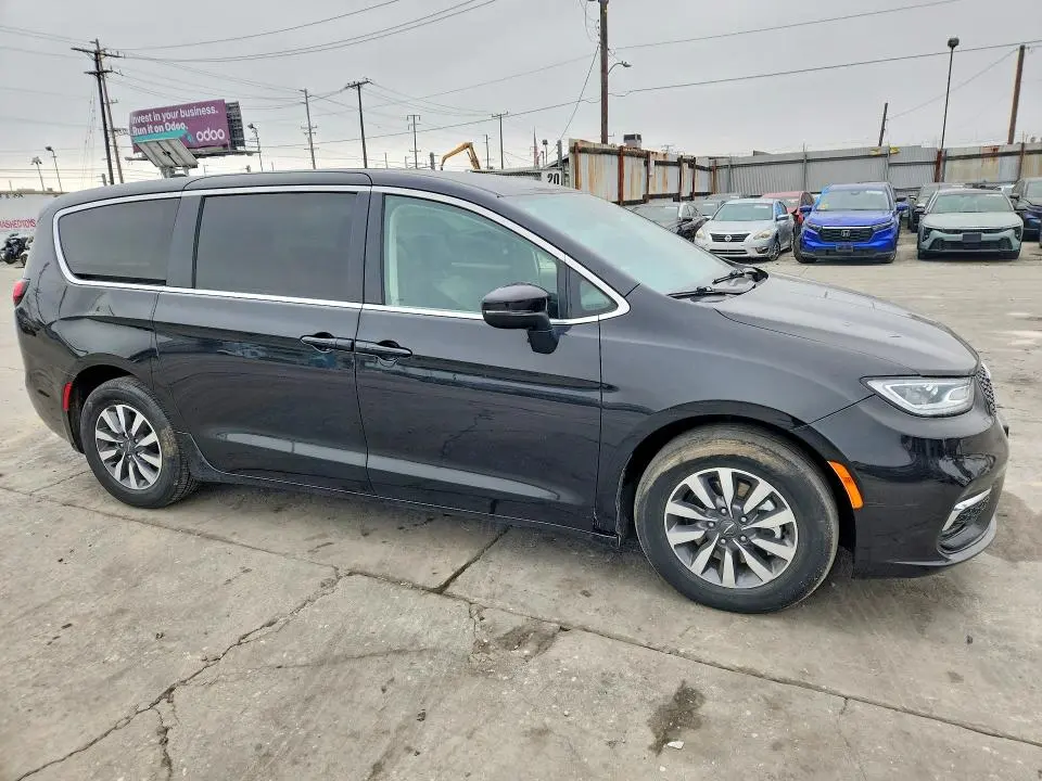 2023 CHRYSLER PACIFICA HYBRID TOURING L  