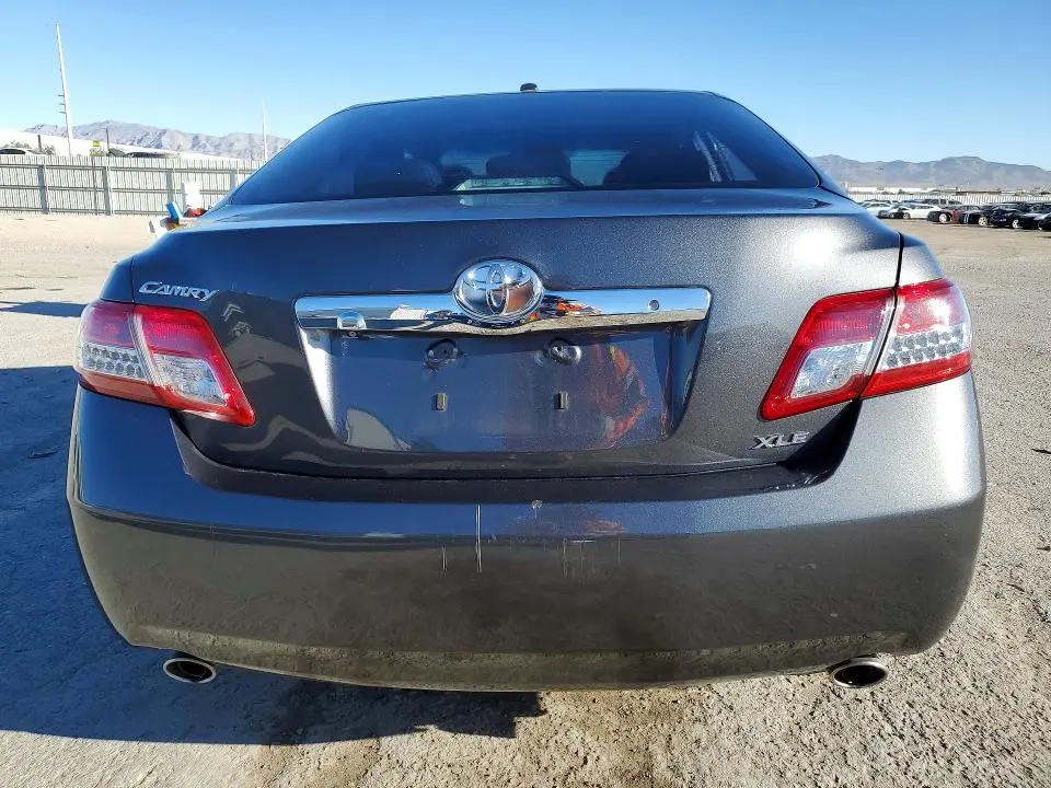 2011 TOYOTA CAMRY XLE V6  