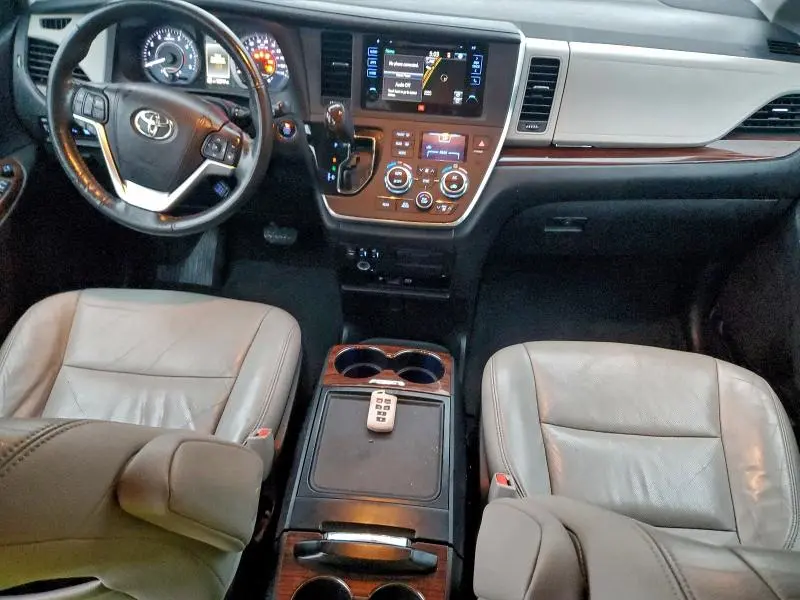 2015 TOYOTA SIENNA XLE  