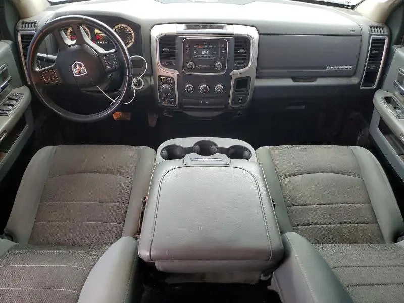 2016 RAM 1500 SLT  
