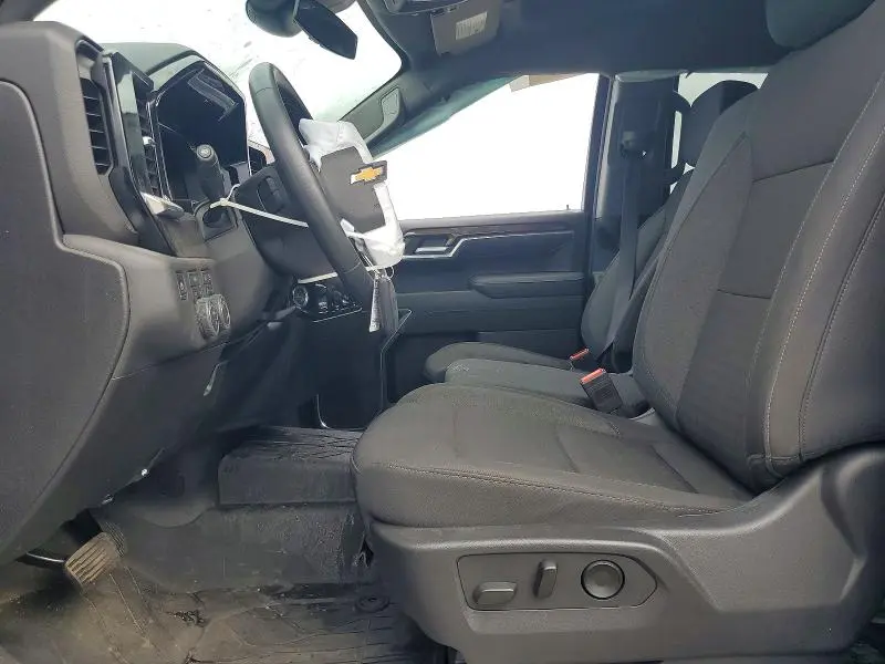 2025 CHEVROLET SILVERADO K1500 LT  