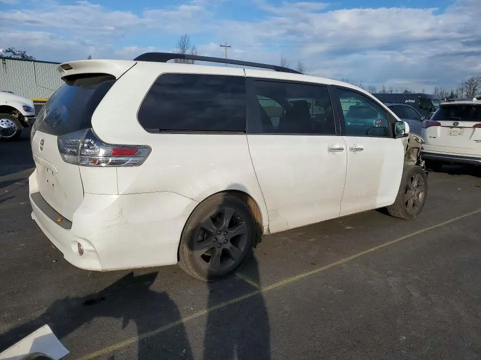 2015 TOYOTA SIENNA SPORT  