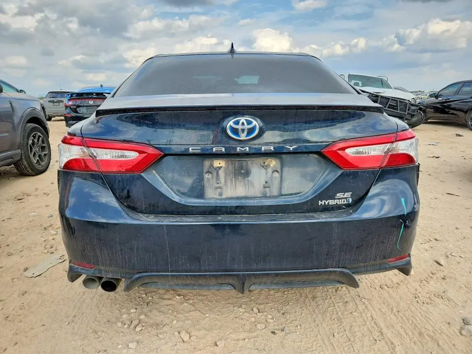 2020 TOYOTA CAMRY SE  